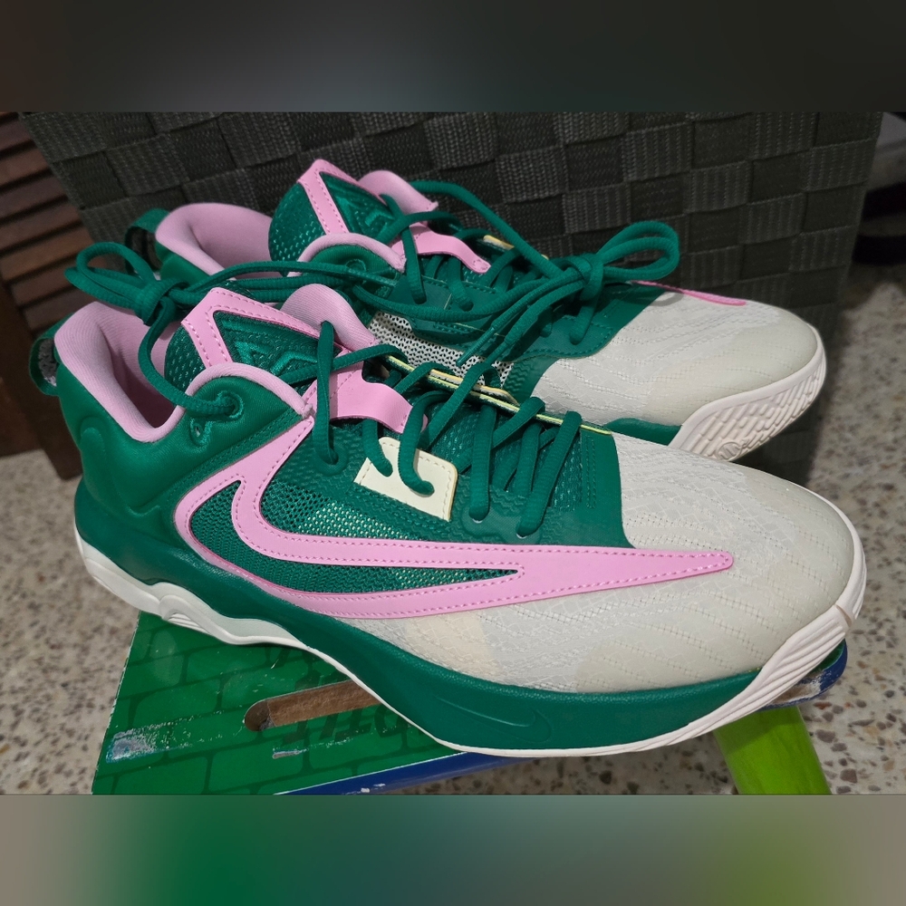 Nike Giannis Immortality 3 Malachite Green Pink DZ7533-300 sz 10.5 Men's